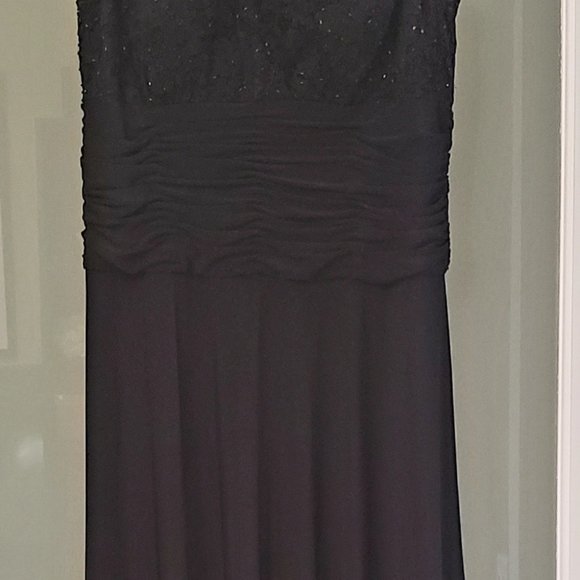 JS Boutique Black Gown - Picture 4 of 4
